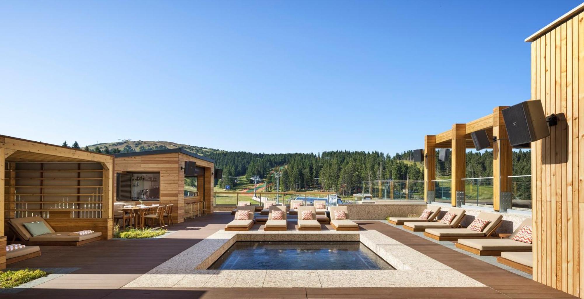 Viceroy Kopaonik Serbia Exterior foto The rooftop pool at The Lodge at Blue Sky