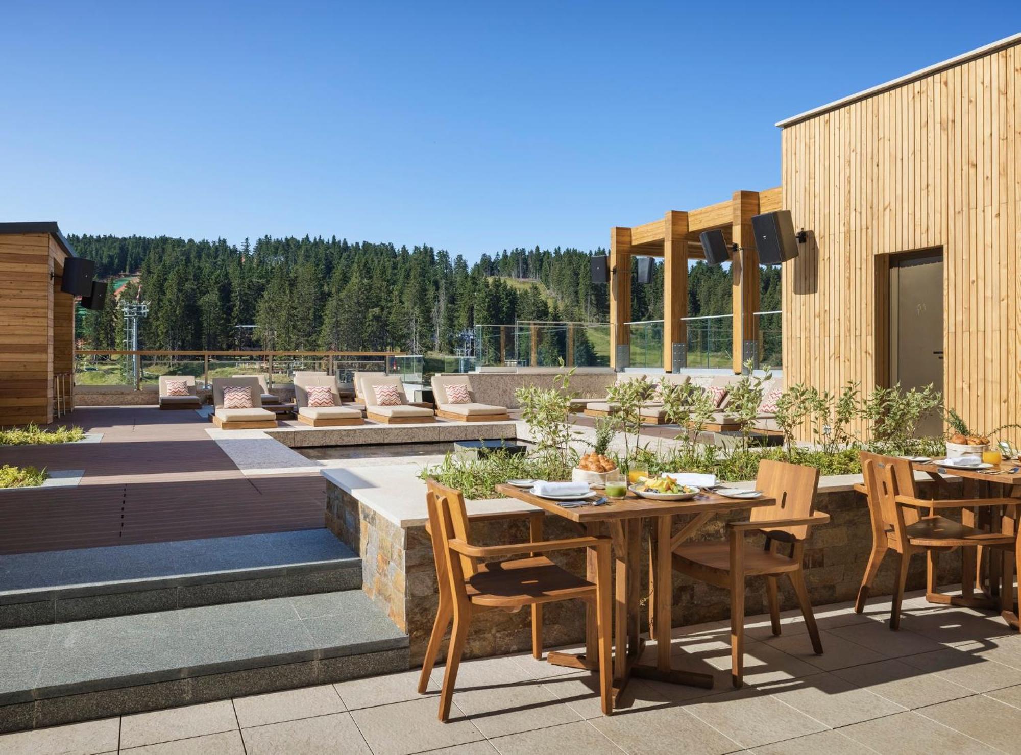 Viceroy Kopaonik Serbia Exterior foto The rooftop terrace at the Hotel