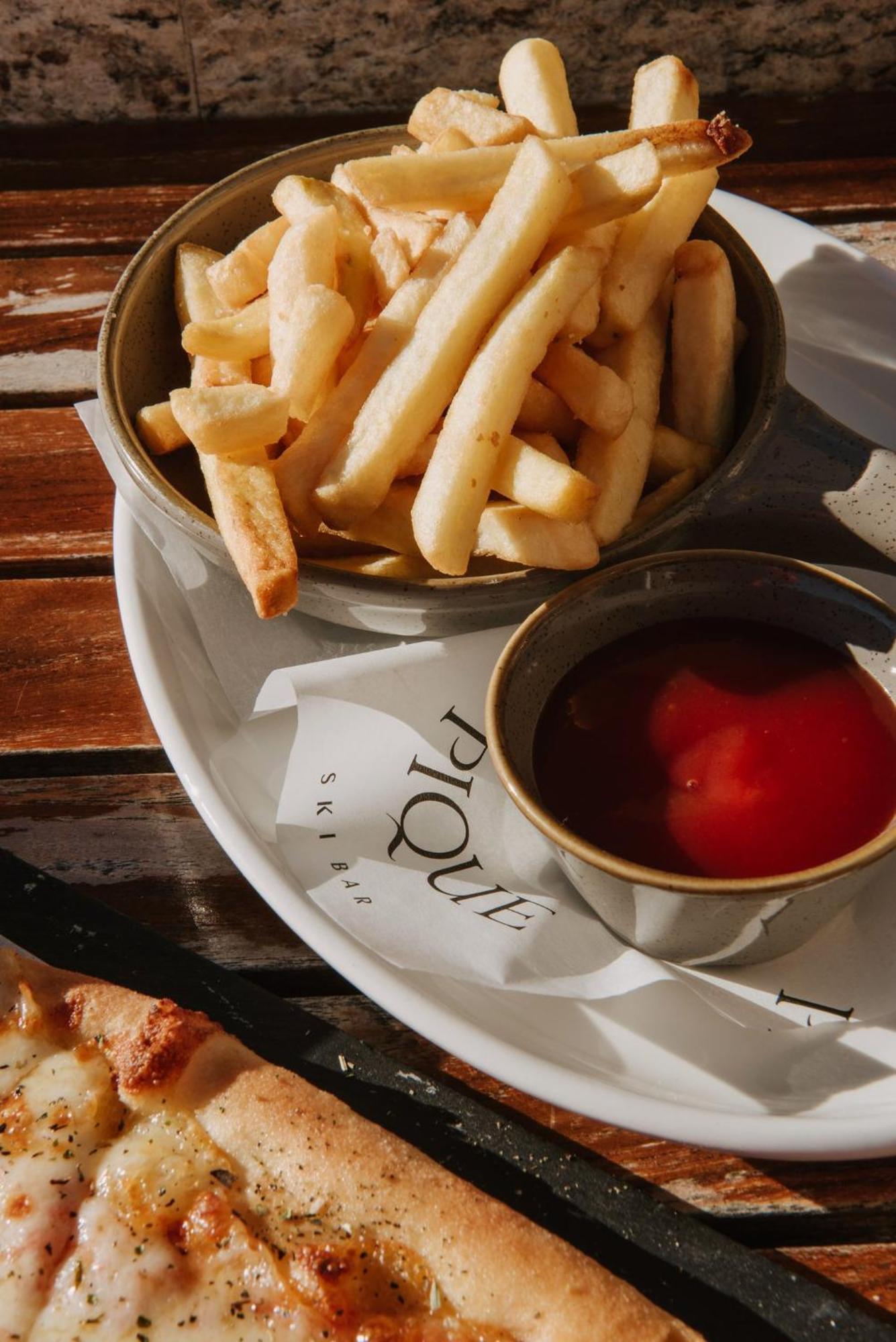 Viceroy Kopaonik Serbia Exterior foto French fries and ketchup