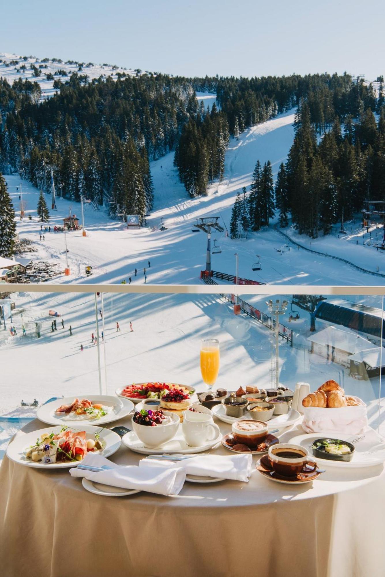 Viceroy Kopaonik Serbia Exterior foto Breakfast at the Hotel